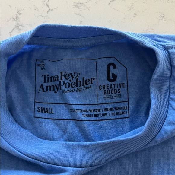 Amy Poehler Tina Fey Blue Tour Souvenir Tee T-Shirt Amy and Tina Size Small - Picture 6 of 8